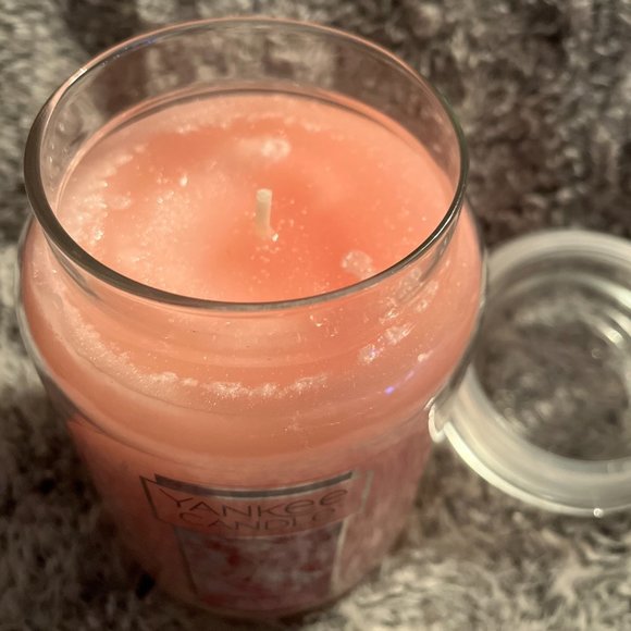 Yankee Candle *Blush Bouquet* New Lg 22oz Jar - Picture 3 of 5